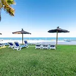 Infinity Blue Groundfloor Apt, Beachfront, Heated Pool - By Oyoostays Torrevieja