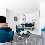 Apartment Infinity Blue Groundfloor Apt, Beachfront, Heated Pool - By Oyoostays *