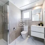 Infinity Blue Groundfloor Apt, Beachfront, Heated Pool - By Oyoostays * Torrevieja