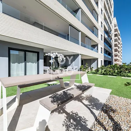 Infinity Blue Luxury Flat By Oyoostays *