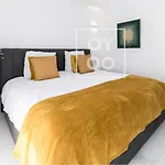 Lejlighed Infinity Blue Groundfloor Apt, Beachfront, Heated Pool - By Oyoostays Torrevieja