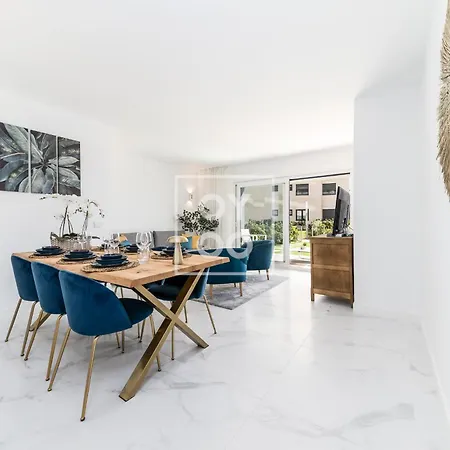Lägenhet Infinity Blue Groundfloor Apt, Beachfront, Heated Pool - By Oyoostays