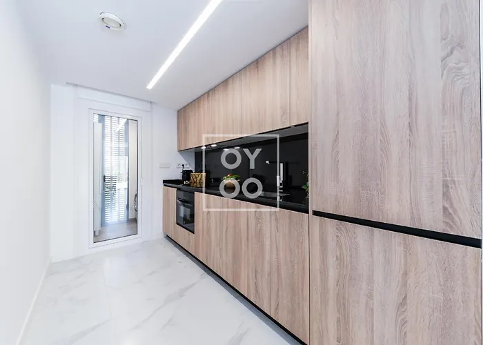 Infinity Blue Groundfloor Apt, Beachfront, Heated Pool - By Oyoostays