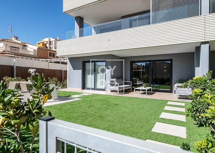 Apartment Infinity Blue Groundfloor Apt, Beachfront, Heated Pool - By Oyoostays