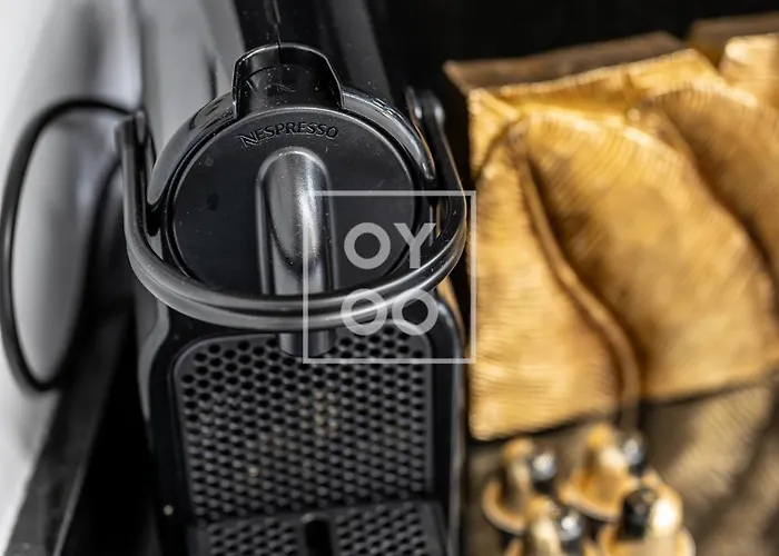 Infinity Blue Groundfloor Apt, Beachfront, Heated Pool - By Oyoostays *