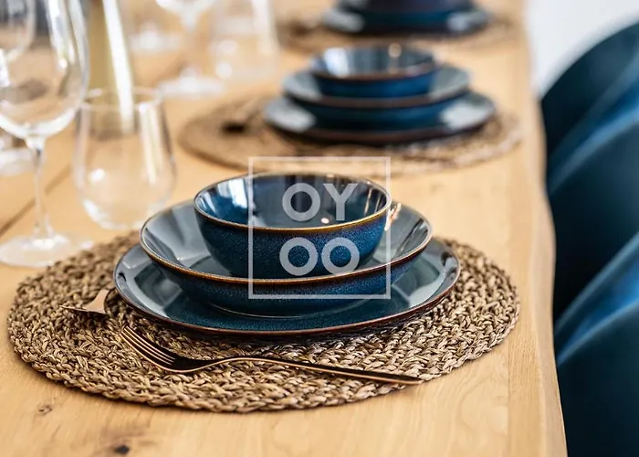 Infinity Blue Groundfloor Apt, Beachfront, Heated Pool - By Oyoostays