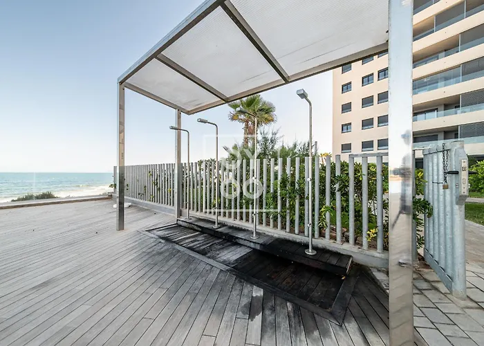 Apartment Infinity Blue Groundfloor Apt, Beachfront, Heated Pool - By Oyoostays Torrevieja