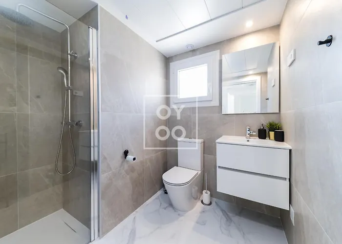 Infinity Blue Groundfloor Apt, Beachfront, Heated Pool - By Oyoostays * Torrevieja