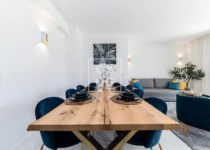 Apartment Infinity Blue Groundfloor Apt, Beachfront, Heated Pool - By Oyoostays *